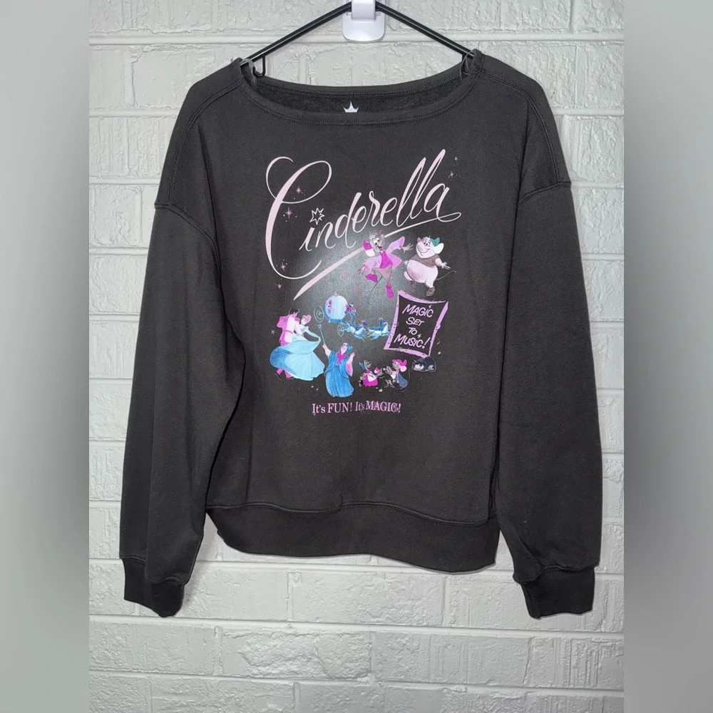 NWT DISNEY women’s Cinderella pullover sz S ✨